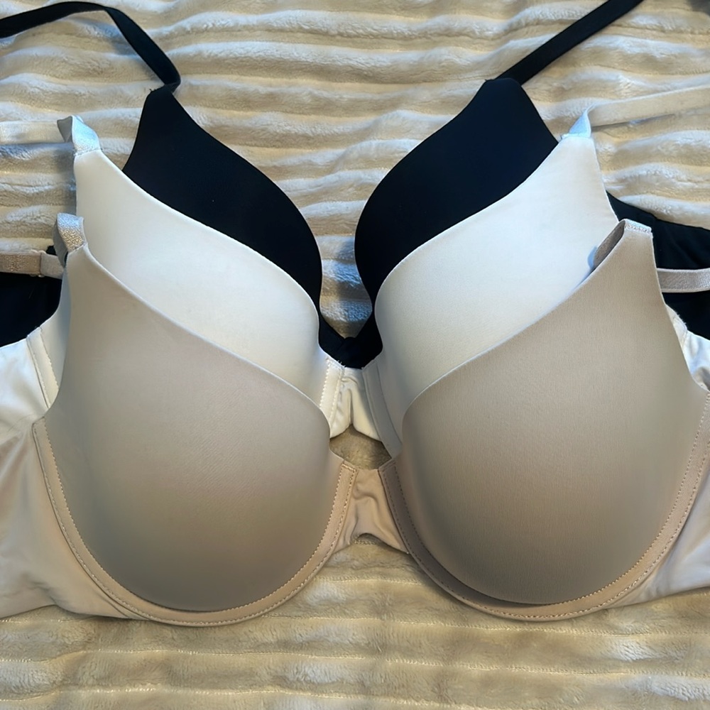Victoria’s Secret 3 pack of t-shirt bras